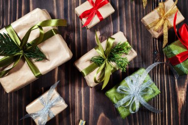 Noel hediye kutuları toplama için şablon tasarımı kadar sahte. Yukarıdan görüntüleyin. Düz yatıyordu.