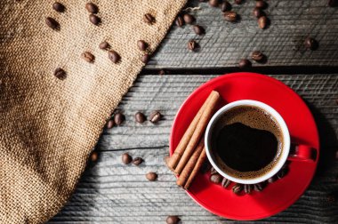 Üstten Görünüm koyu kahve closeup kırmızı bir fincan