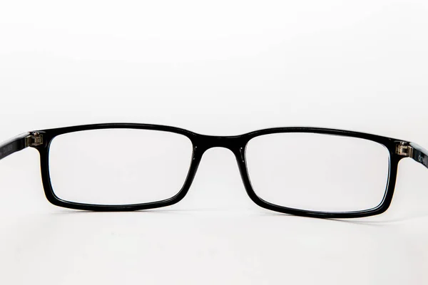 Gözlük beyaz arka plan beyaz