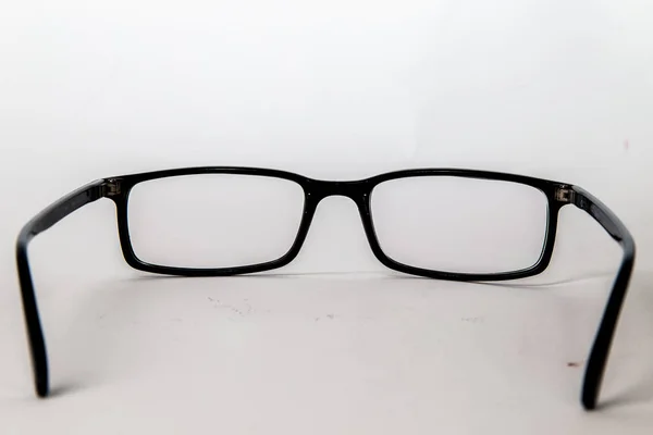 Białe tło białe okulary — Zdjęcie stockowe