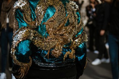 PARİS, FRANCE - 27 EYLÜL 2019: Paris Moda Haftası 'nda balina defilesinden önceki moda detayları / Yaz 2020.