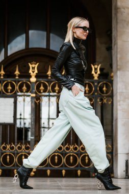 PARIS, FRANCE - 27 EYLÜL 2019: Leonie Hanne Paris Moda Haftası 'nda bale defilesinden önce / Yaz 2020.