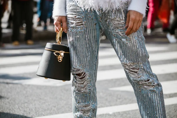 PARIS, FRANCE - 27 EYLÜL 2019: Paris Moda Haftası / Yaz 2020 'deki Balina defilesinden önce Sabrina Sato.