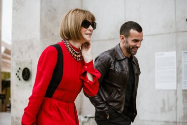 PARIS, FRANCE - 26 Eylül 2019: PACO RABANNE defilesinden önce Paris Moda Haftası / Yaz 2020.