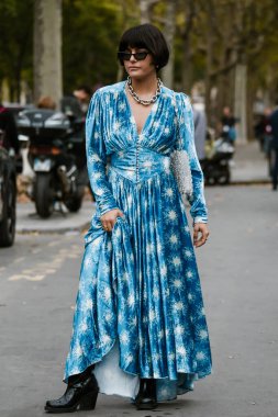 PARIS, FRANCE - 26 Eylül 2019: PACO RABANNE defilesinden önce Paris Moda Haftası / Yaz 2020.