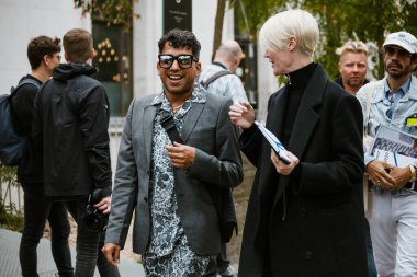 PARIS, FRANCE - 26 Eylül 2019: PACO RABANNE defilesinden önce Paris Moda Haftası / Yaz 2020.