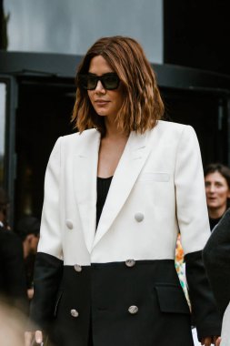 PARIS, FRANCE - 26 EYLÜL 2019: Christine Centenera PACO RABANNE defilesinden sonra Paris Moda Haftası / Yaz 2020.