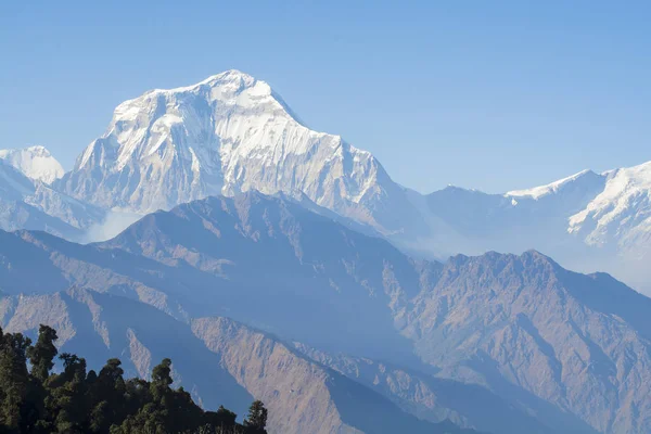 Mountain peak with blue sky in Nepal — Stock Photo, Image