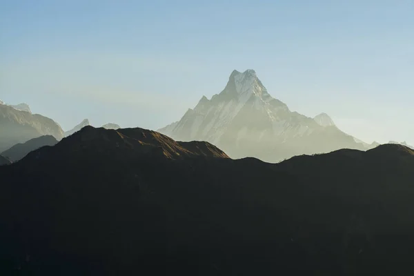Pico de montaña con luz de mañana — Foto de Stock