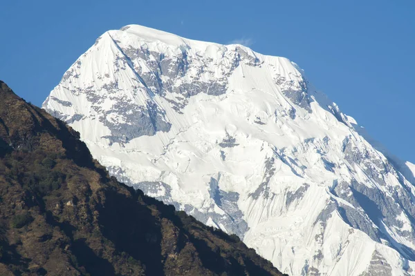 山の峰と雪 — ストック写真