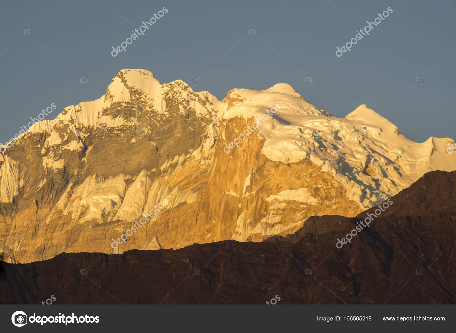 Chaîne De Montagnes Dans La Soirée Lhimalaya Au Népal
