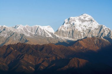 Öğleden sonra Nepal Himalayalar dağ silsilesi