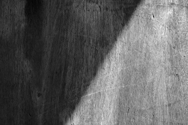 Symmetrischer Schatten auf Holzwand, monotone Fotografie — Stockfoto