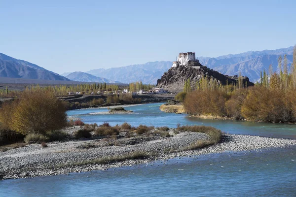 River in blue color with mountains background — Stock Photo, Image