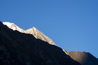 Himalayalar 'daki dağlar, Annapurna Pisti' nin manzarası, Nepal