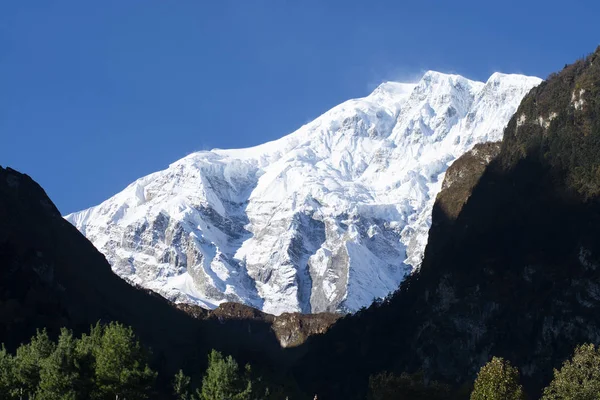 Montañas en Himalaya, vista de las montañas en Annapurna Circuit Trek, Nepal — Foto de Stock