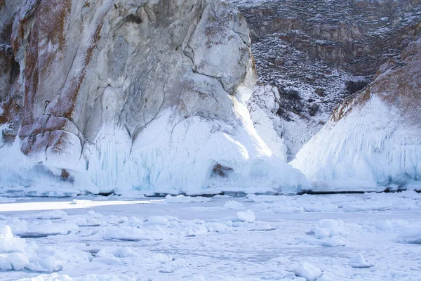 Skalní Útes Ledovým Krápníkem Jezeře Bajkal Rusko Krajina Fotografie — Stock fotografie