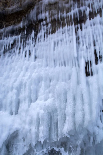 Rotskust Met Ijsstalactiet Het Baikalmeer Rusland Landschapsfotografie — Stockfoto