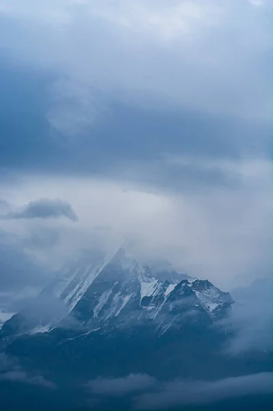 Montanhas Nepal Com Nuvens Céu Annapurna Circuit Trekking Route Himalaia — Fotografia de Stock
