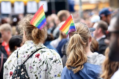 CSD 'nin Münih' teki geçit töreni, her yıl Münih 'te gerçekleşen siyasi bir gösteri ve renkli bir geçit törenidir. Eşcinsellerin ve lezbiyenlerin eşitliğine adanmıştır..
