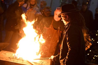 Steyr 'de (Yukarı Avusturya, Avusturya) her yıl yaklaşık 30 demirci eski acele wo göstermek için Noel pazarına gelir