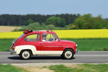 Her yıl Nisan ayı sonunda, 30 HP 'den az araç sevenleri Almtal' da buluşur (Yukarı Avusturya, Avusturya, Avrupa)