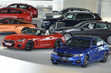 Münih 'teki BMW Müzesi (Bavyera, Almanya) kült markası BMW' nin ve motosikletlerinin, arabalarının ve yarış arabalarının tüm tarihini göstermektedir.