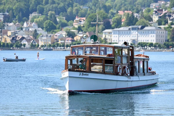 Una Barca Passeggeri Sul Lago Traunsee Con Una Profondità 191 — Foto Stock