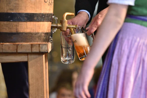 Bierfass Anzapfen — Stockfoto