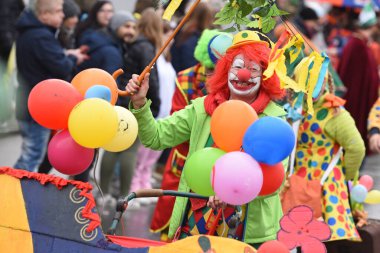 Salzkammergut 'taki karnaval - hala düzgünce kutlanıyor - karnaval geçidi olan bir palyaço (Yukarı Avusturya, Avusturya)