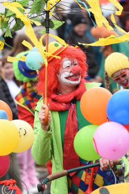 Salzkammergut 'taki karnaval - hala düzgünce kutlanıyor - karnaval geçidi olan bir palyaço (Yukarı Avusturya, Avusturya)