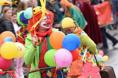 Salzkammergut 'taki karnaval - hala düzgünce kutlanıyor - karnaval geçidi olan bir palyaço (Yukarı Avusturya, Avusturya)