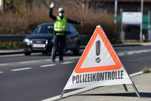 Corona Crisis Politiecontroles Uitreisbeperkingen Worden Gecontroleerd Door Politie Oostenrijk District — Stockfoto