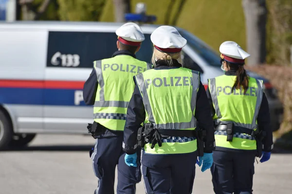 Corona Krise Polizeikontrollen Ausreisebeschränkungen Werden Österreich Von Der Polizei Kontrolliert — Stockfoto