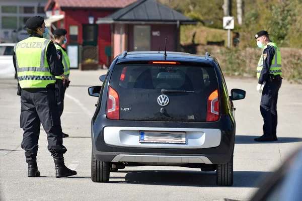 Crisis Corona Controles Policiales Las Restricciones Salida Son Controladas Por — Foto de Stock