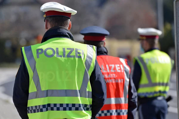 Криза Корони Поліцейський Контроль Обмеження Виходу Контролюються Поліцією Австрії Гмунден — стокове фото