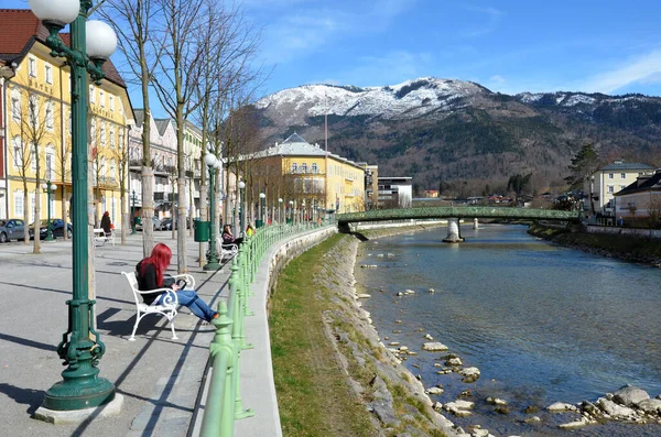 İlkbaharda Bad Ischl 'deki Traun' da (Salzkammergut, Yukarı Avusturya)