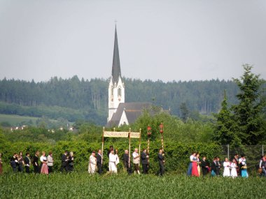 Corpus Christi alayı Rstorf, Schwanenstadt 'ta (Vcklabruck ilçesi, Yukarı Avusturya, Avusturya) -
