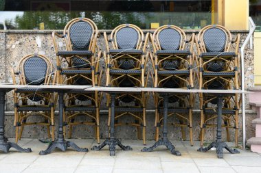 Corona krizi - Gmunden 'de kapalı bir hanın bahçesi (Gmunden ilçesi, Yukarı Avusturya, Avusturya)