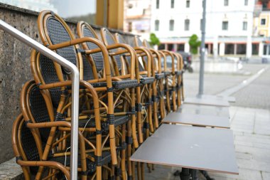 Corona krizi - Gmunden 'de kapalı bir hanın bahçesi (Gmunden ilçesi, Yukarı Avusturya, Avusturya)