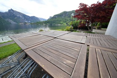 Corona krizi - Traunkirchen am Traunsee 'deki bir hanın kapalı bahçesi (Gmunden bölgesi, Yukarı Avusturya, Avusturya)