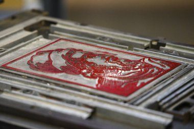 Steyrermhl Kağıt Yapım Müzesi 'nde Johannes Gutenberg' in portresiyle basım plakası (Laakirchen)