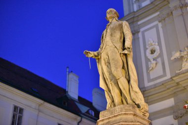 Viyana 'daki Mariahilfer Caddesi' nde büyük Avusturyalı besteci Joseph Haydn 'ın (1732-1809) anıtı.