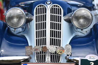 Yukarı Avusturya 'da bir çıkışta klasik araba