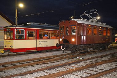 Vorchdorferbahn Vorchdorf 'tan Lambach' a geceleri (Yukarı Avusturya, Avusturya). 