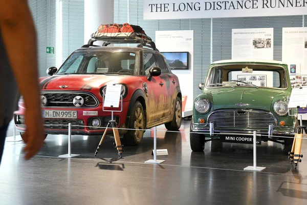 Mini イギリスの自動車会社が195年夏に製造した自動車モデルの名称である — ストック写真