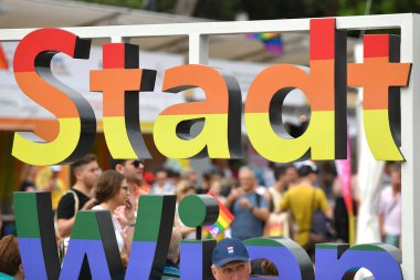 Viyana 'daki Gökkuşağı Yürüyüşü, Viyana' da her yıl düzenlenen renkli bir gösteri ve geçit törenidir. Eşcinsellerin ve lezbiyenlerin eşitliğine adanmıştır..