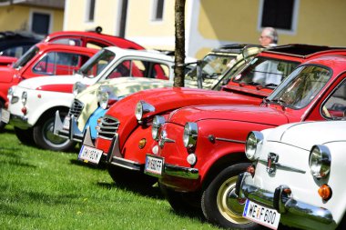 Her yıl Nisan ayı sonunda, 30 HP 'den az araç sevenleri Almtal' da buluşur (Yukarı Avusturya, Avusturya, Avrupa)