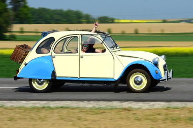 Her yıl Nisan ayı sonunda, 30 HP 'den az araç sevenleri Almtal' da buluşur (Yukarı Avusturya, Avusturya, Avrupa)