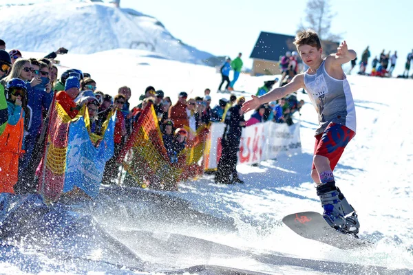 Watersplash Montanha Feuerkogel Watersplash Participantes Têm Que Snowboard Esqui Sobre — Fotografia de Stock